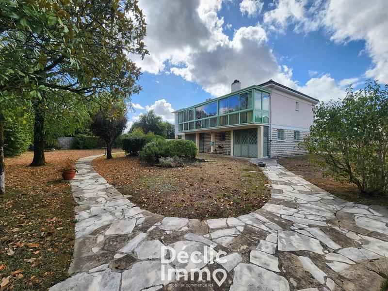 Maison - 162 m² - 8 pièces