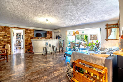 Villa - 300 m² - 6 pièces