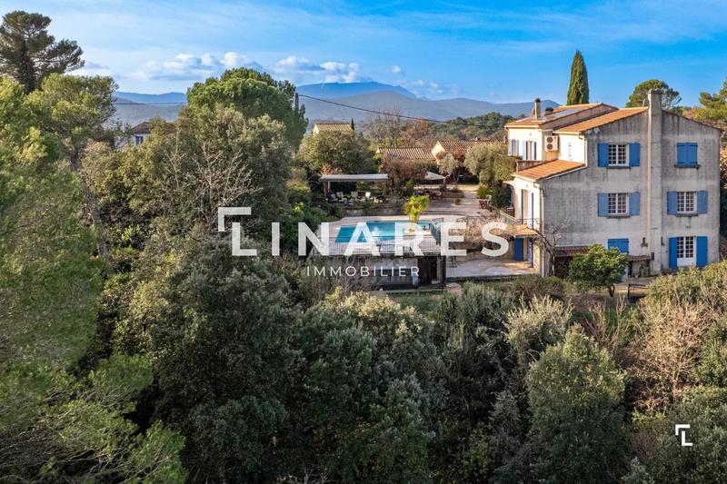 Maison - 369 m² - 7 pièces