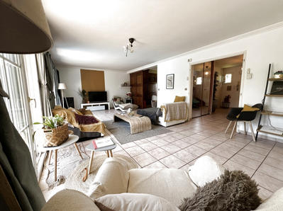 Maison - 223 m² - 7 pièces