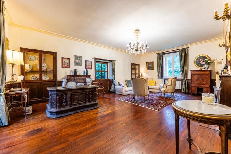 Maison - 225 m² - 6 pièces