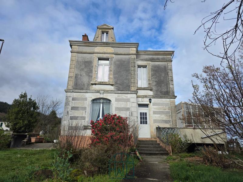 Demeure - 91 m² - 5 pièces