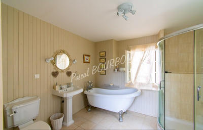 Maison - 250 m² - 8 pièces