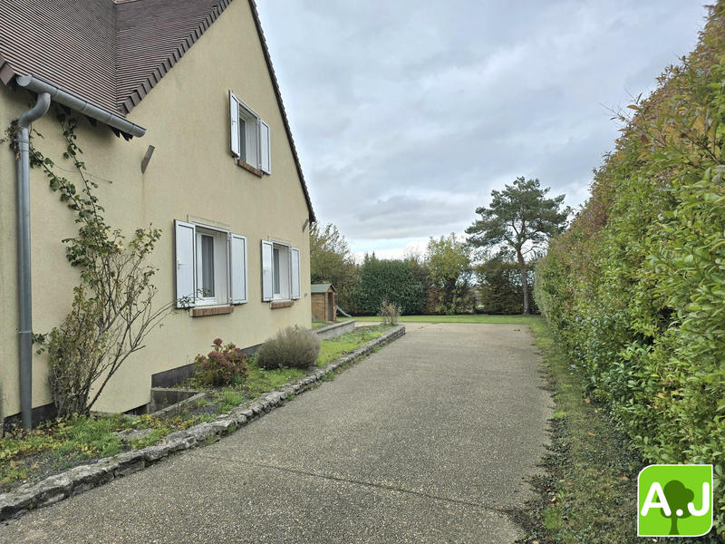 Maison traditionnelle - 125 m² - 6 pièces