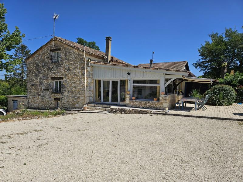 Maison traditionnelle - 156 m² - 6 pièces
