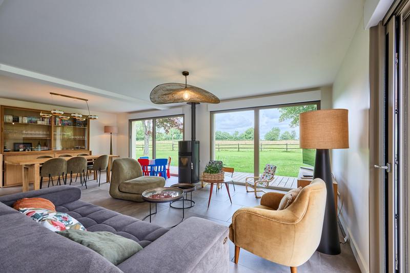 Maison - 240 m² - 7 pièces