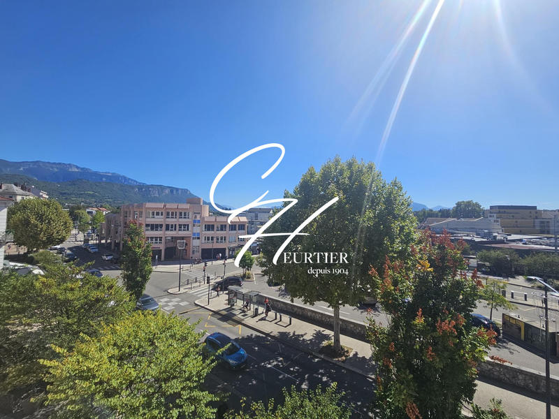 Appartement - 100 m² - 4 pièces