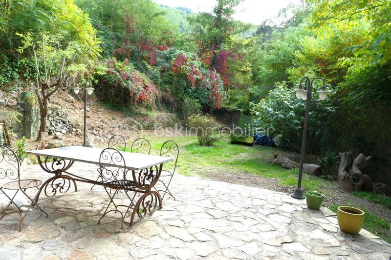 Propriété - 161 m² - 10 pièces