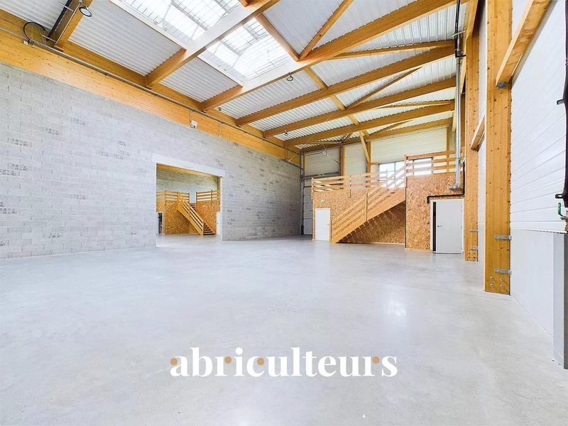 Local d'activités - 573 m²