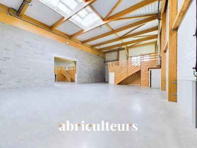Local d'activités - 573 m²