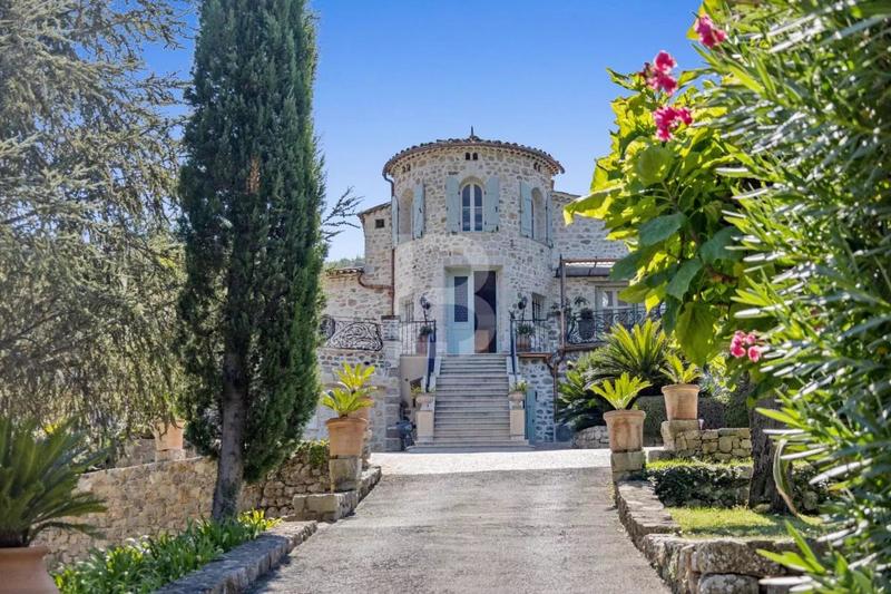 Demeure - 451 m² - 15 pièces