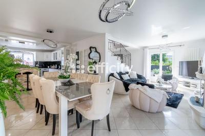 Pavillon - 140 m² - 7 pièces