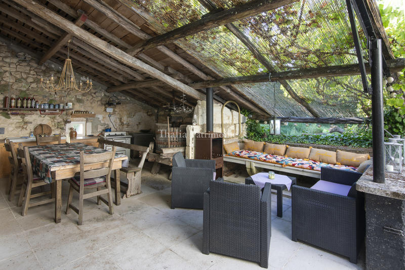 Maison - 372 m² - 13 pièces