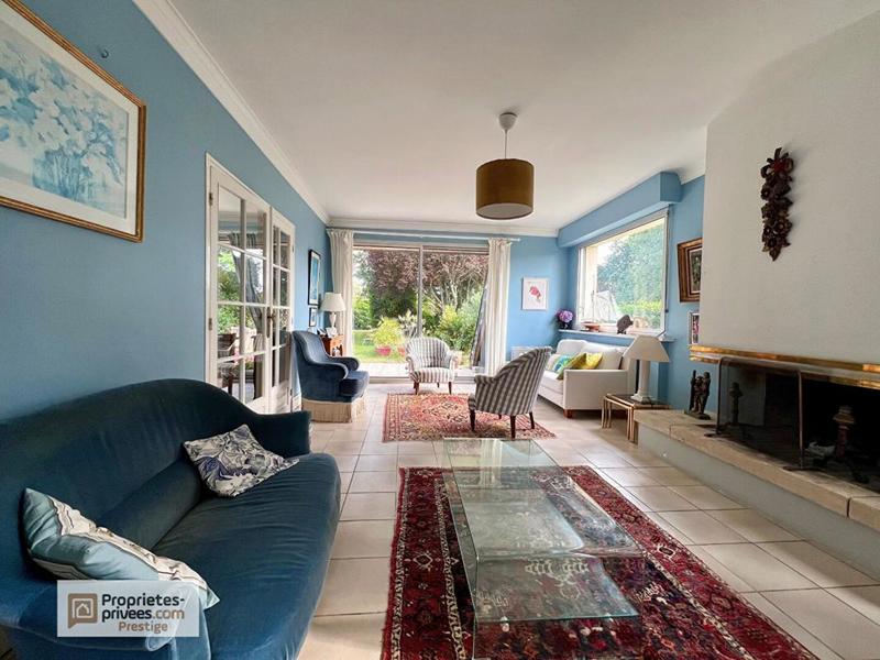 Maison - 162 m² - 8 pièces