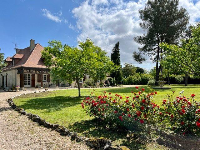 Maison traditionnelle - 270 m² - 6 pièces