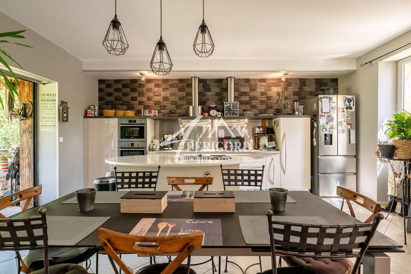 Maison ancienne - 360 m² - 13 pièces