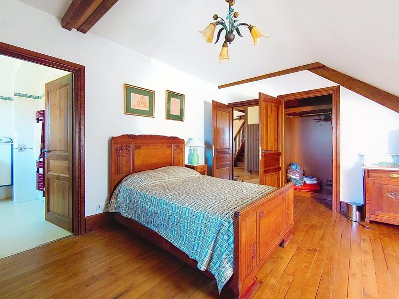 Maison - 246 m² - 8 pièces