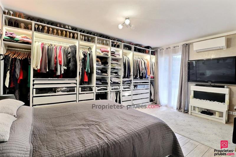 Maison - 268 m² - 10 pièces