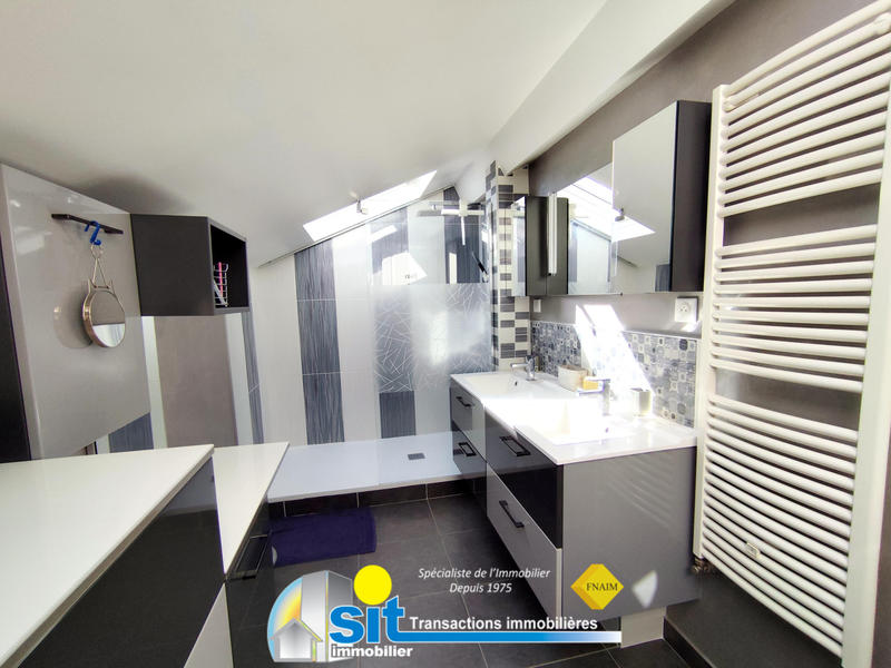 Maison - 194 m² - 8 pièces