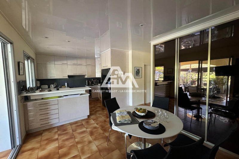 Maison - 225 m² - 6 pièces