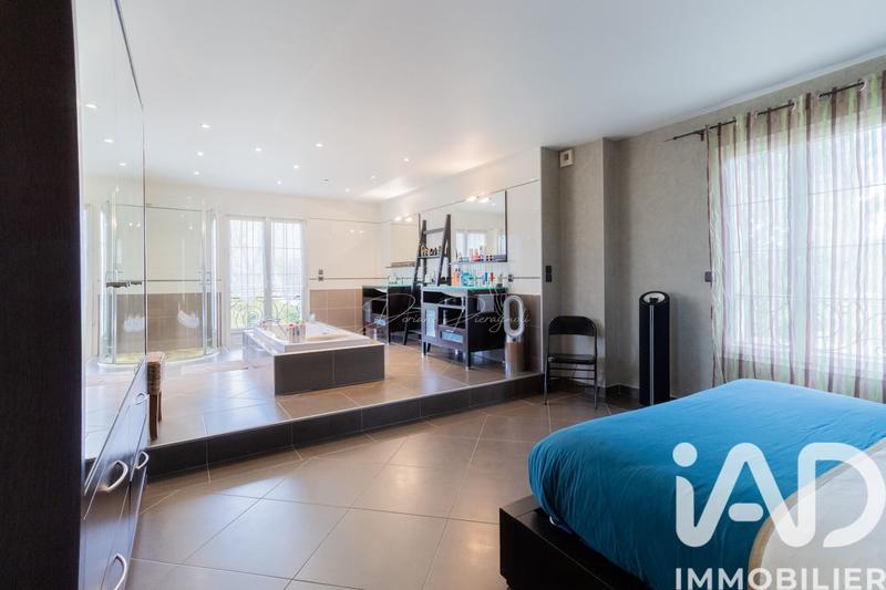 Maison - 338 m² - 10 pièces