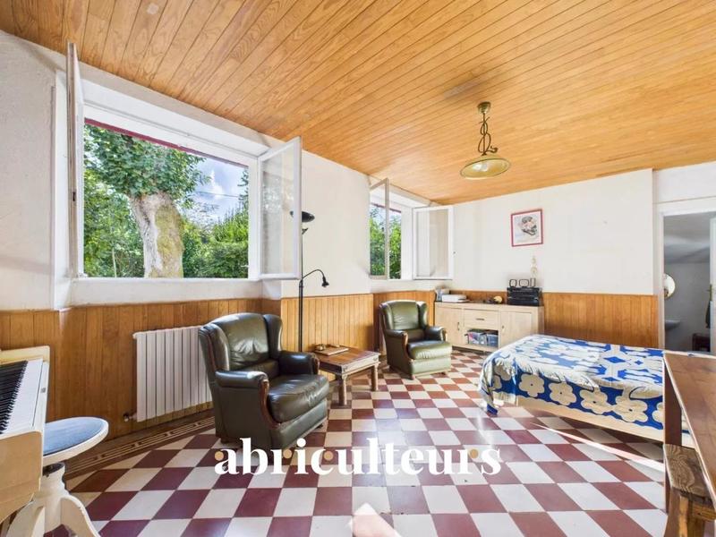 Propriété - 235 m² - 8 pièces