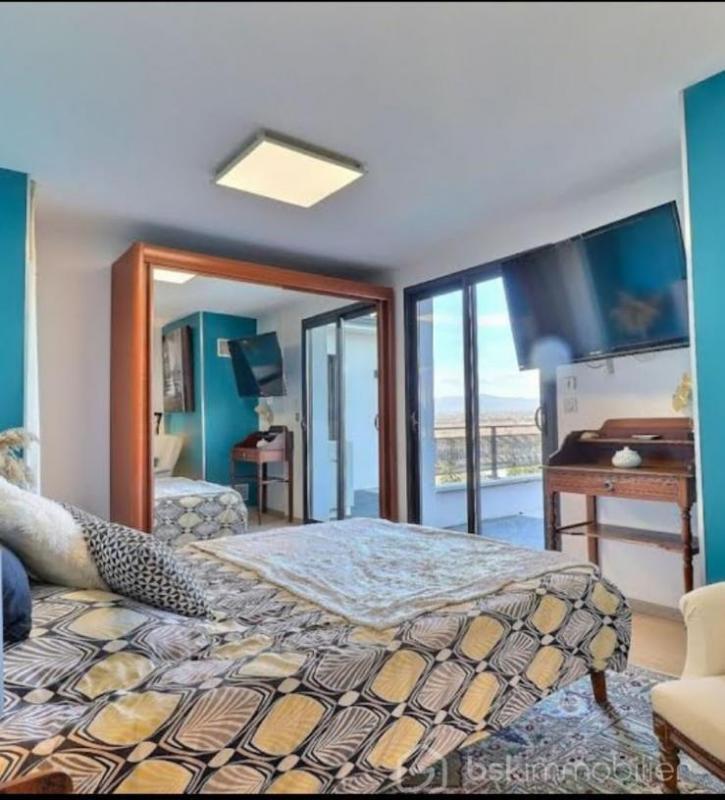 Maison traditionnelle - 260 m² - 8 pièces