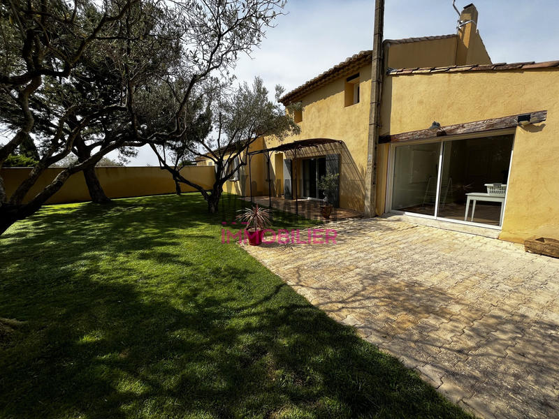 Maison - 280 m² - 10 pièces