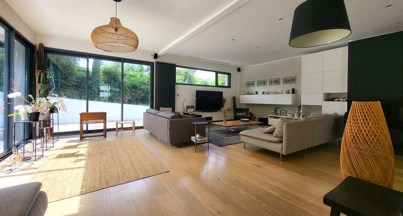 Maison - 203 m² - 7 pièces