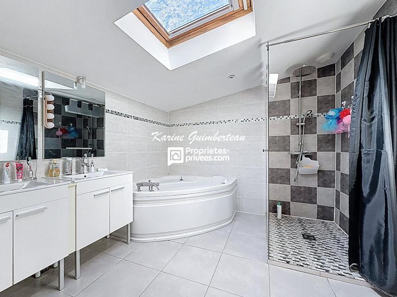 Maison - 182 m² - 6 pièces