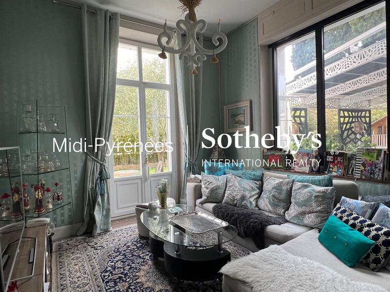 Maison - 465 m² - 10 pièces