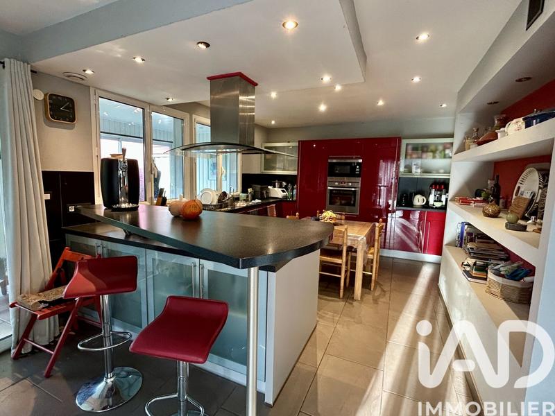 Maison - 240 m² - 8 pièces