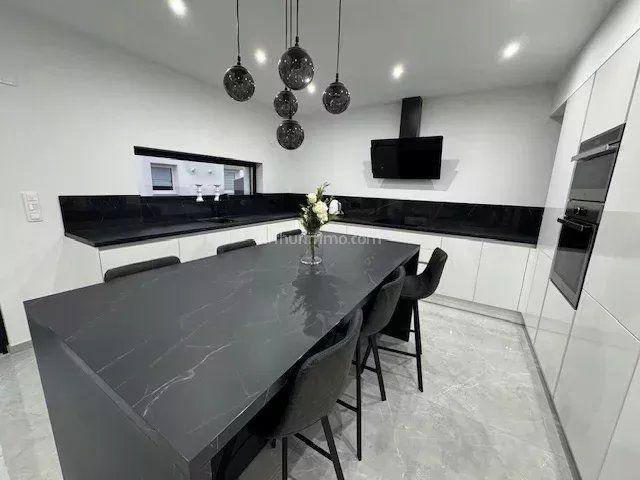 Maison - 136 m² - 7 pièces