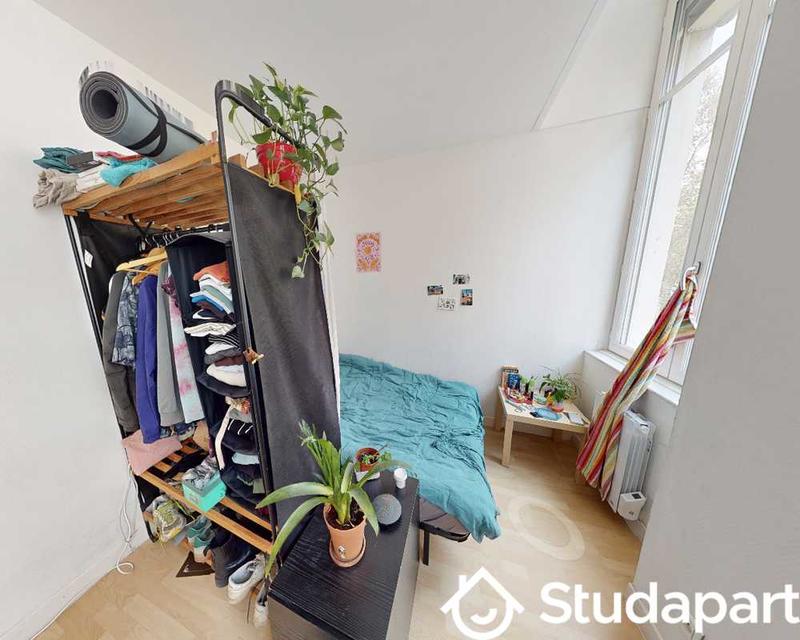 Chambre - 70 m² - 1 pièce