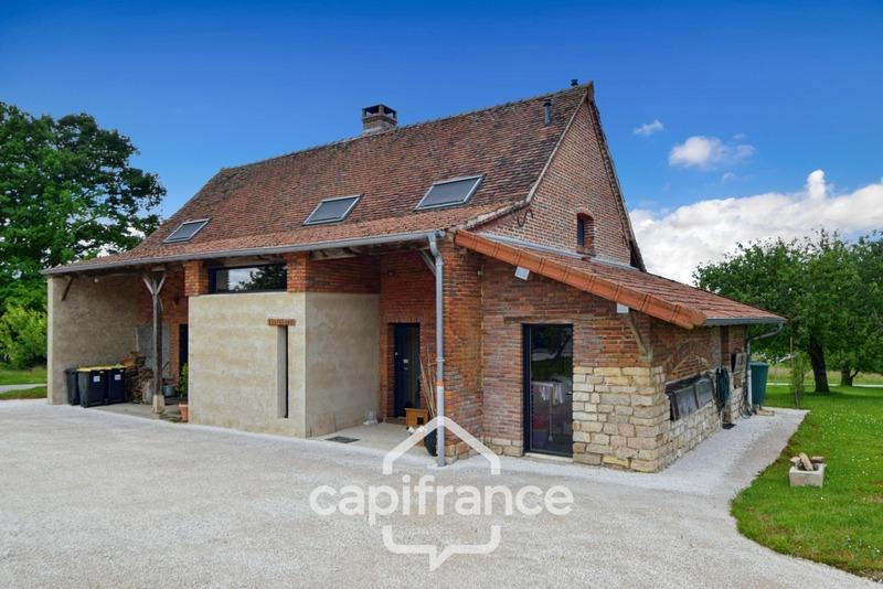 Maison - 470 m² - 12 pièces
