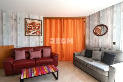 Maison - 295 m² - 11 pièces