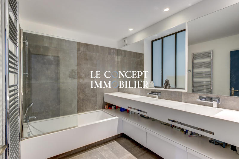 Villa - 215 m² - 8 pièces