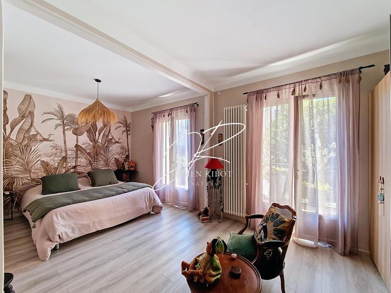 Maison - 186 m² - 6 pièces