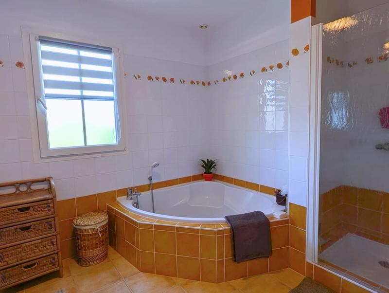 Maison - 202 m² - 5 pièces