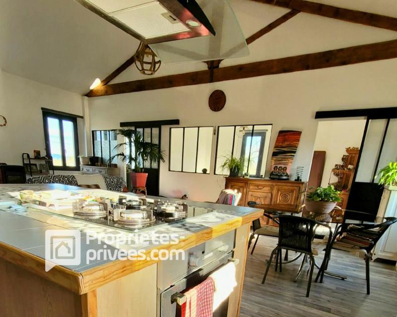 Maison - 210 m² - 9 pièces