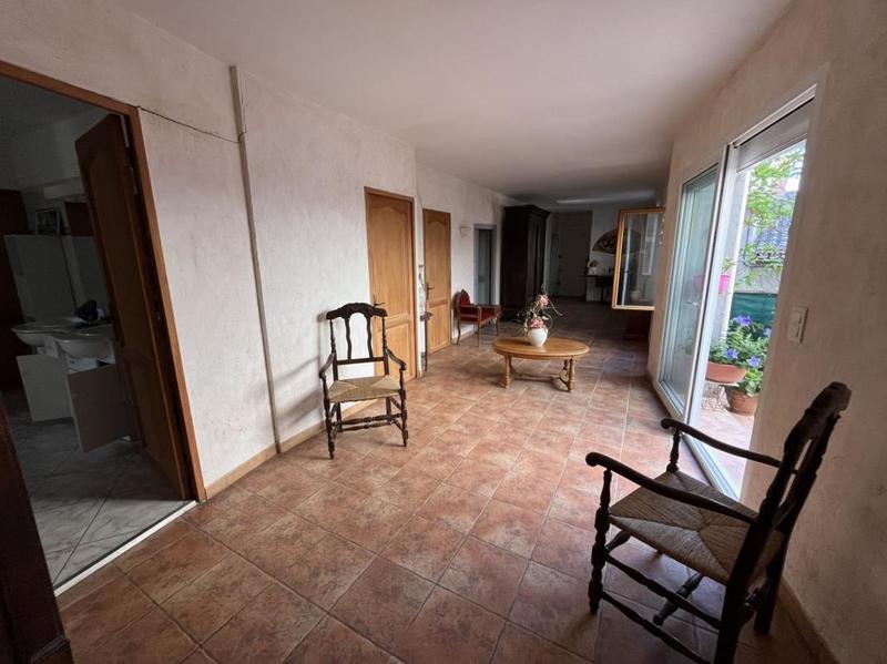 Maison - 240 m² - 6 pièces