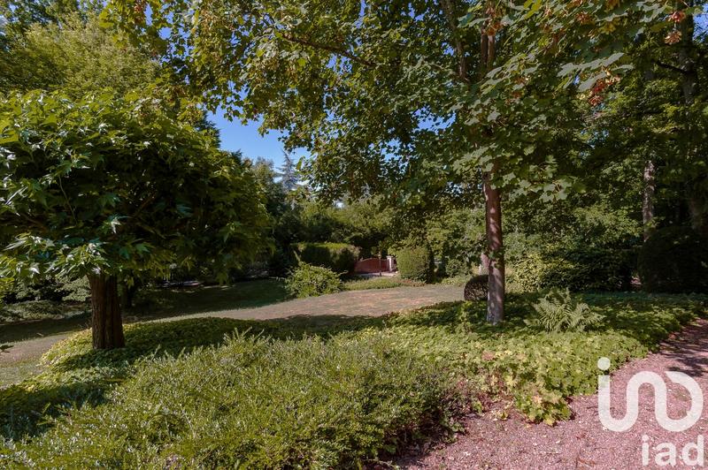 Maison - 220 m² - 8 pièces