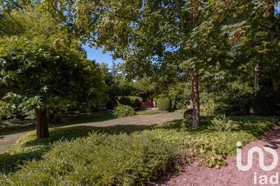 Maison - 220 m² - 8 pièces