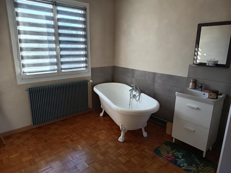 Maison - 102 m² - 9 pièces