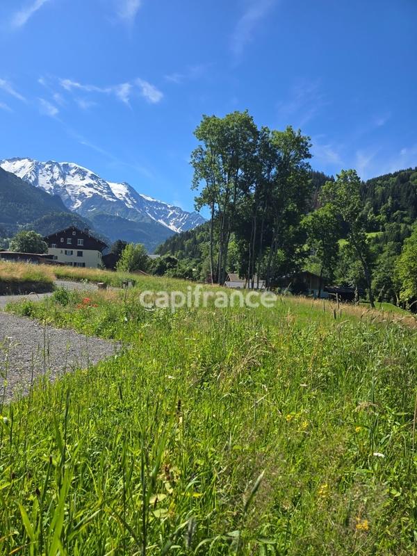 Terrain constructible - 1 075 m²