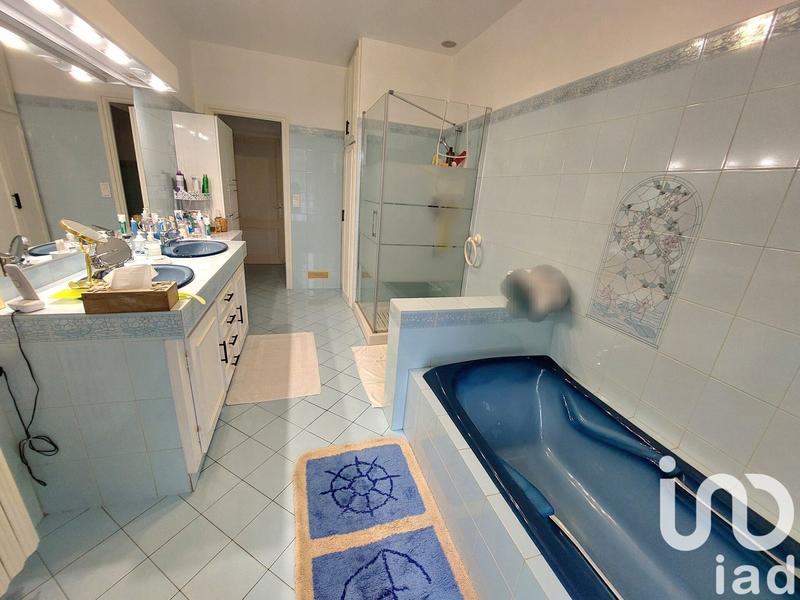 Maison - 208 m² - 7 pièces