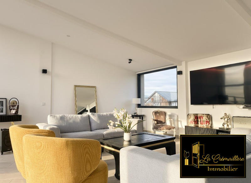 Maison - 270 m² - 9 pièces