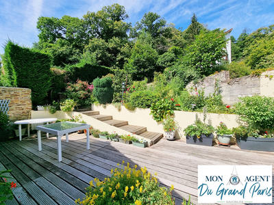 Maison - 280 m² - 9 pièces