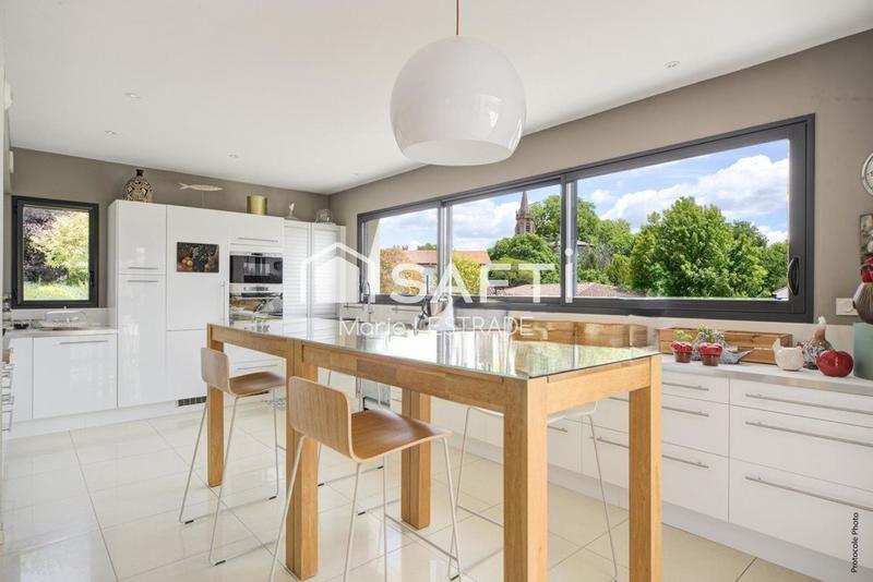 Maison - 195 m² - 6 pièces