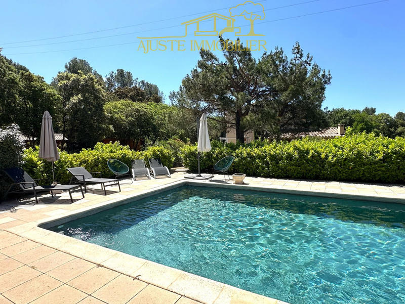 Maison - 210 m² - 7 pièces